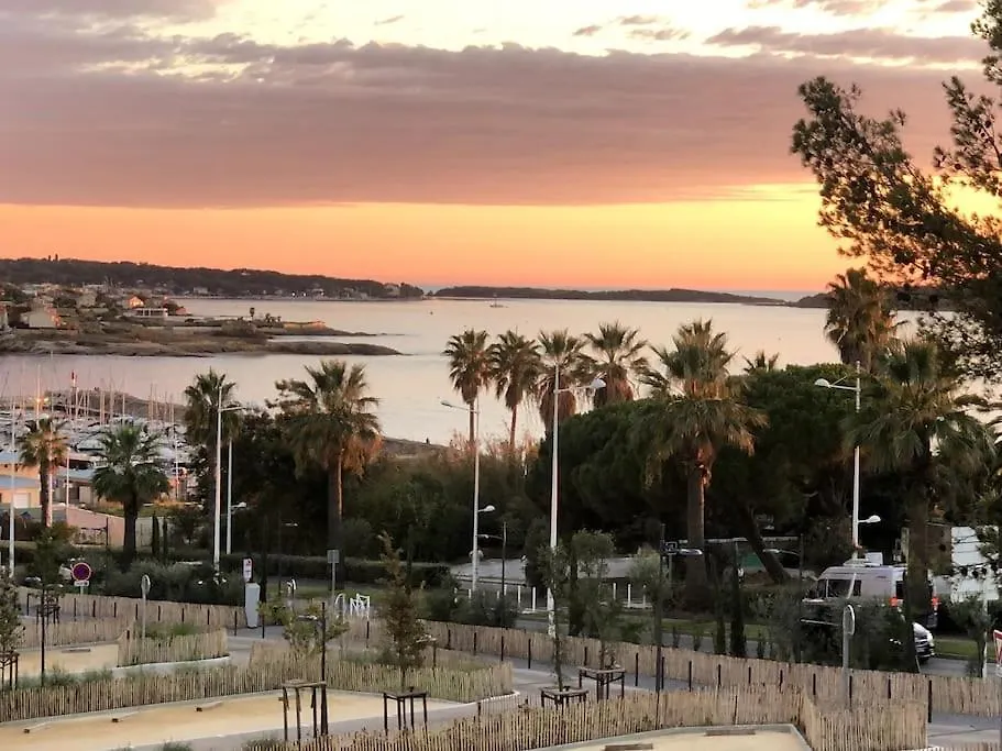 Appartement T2 Vue Mer, Piscine Et Stationnement. Six-Fours-les-Plages 0*,  France